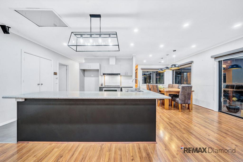 15 Bronson Cct, Cranbourne North, VIC 3977