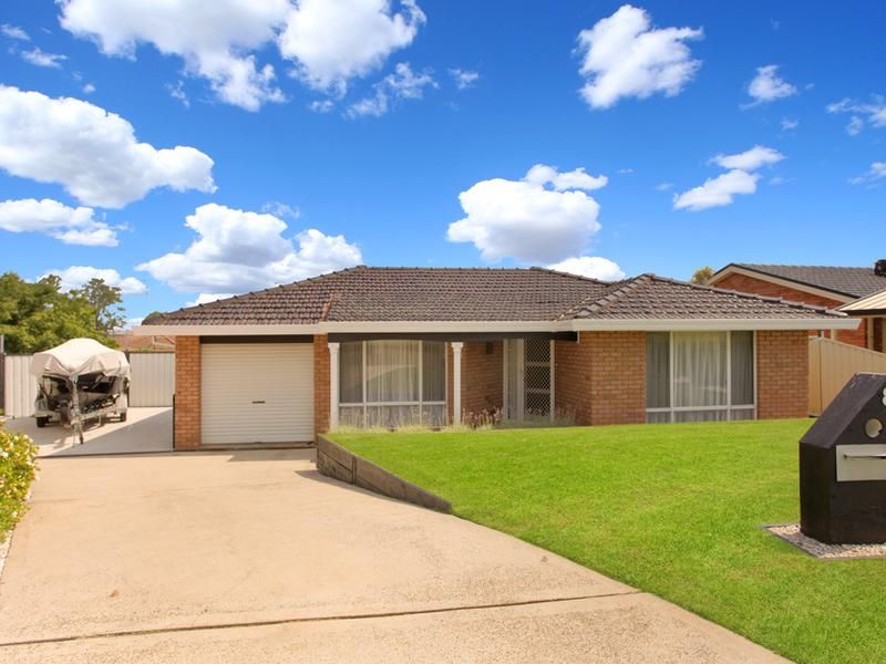 8 Pecos Cl, St Clair, NSW 2759