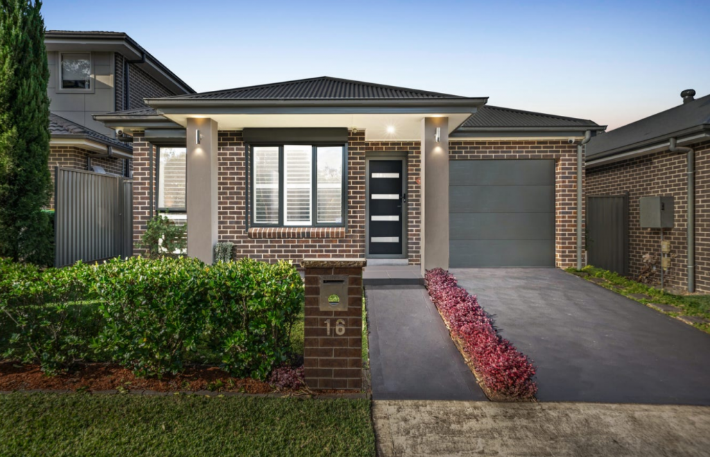 16 TEDBURY RD, JORDAN SPRINGS, NSW 2747