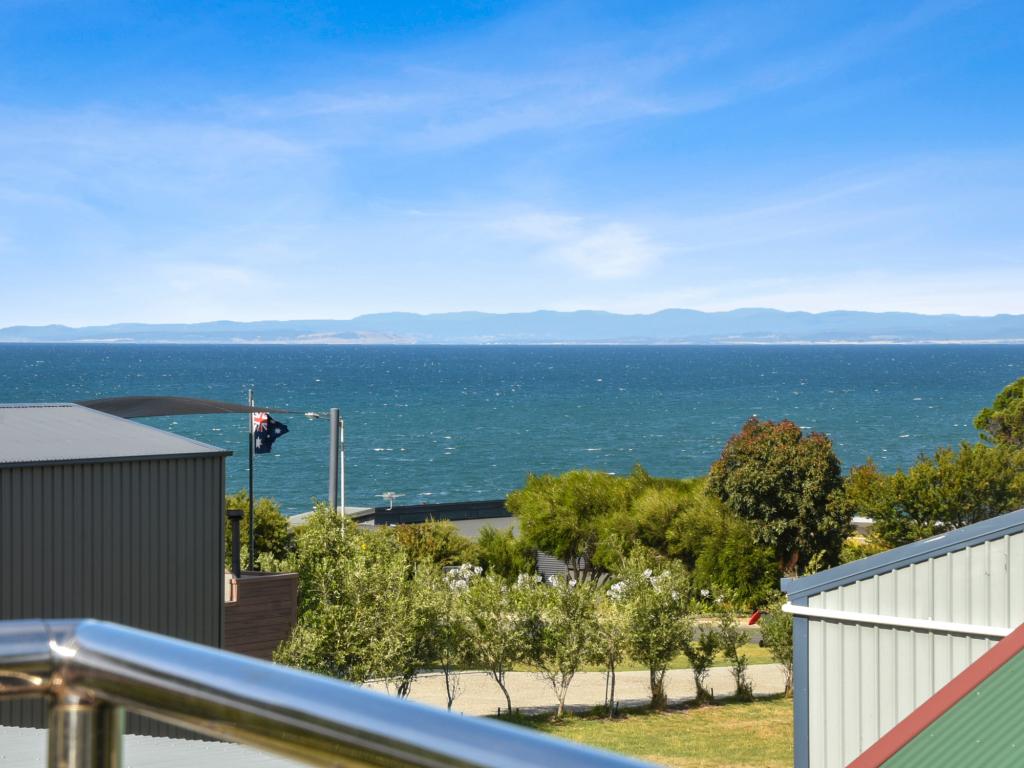 1/26 Oyster Bay Ct, Coles Bay, TAS 7215