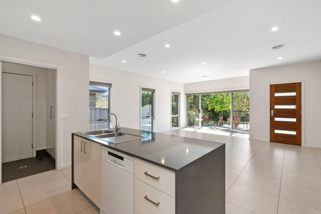 15 Eggleston Cres, Chifley, ACT 2606