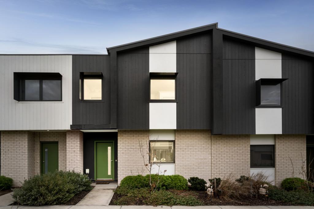 16 GERLZONDA AVE, DEANSIDE, VIC 3336