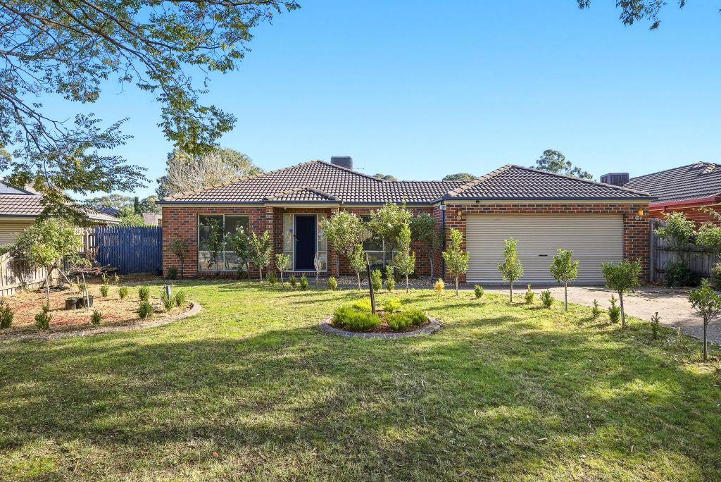 6 May Gibbs Cres, Lynbrook, VIC 3975