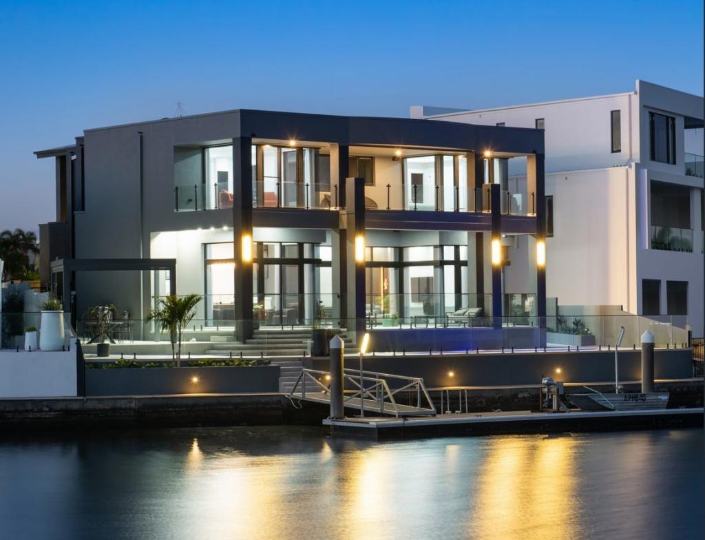 16 Queen Guineveres Pl, Paradise Point, QLD 4216