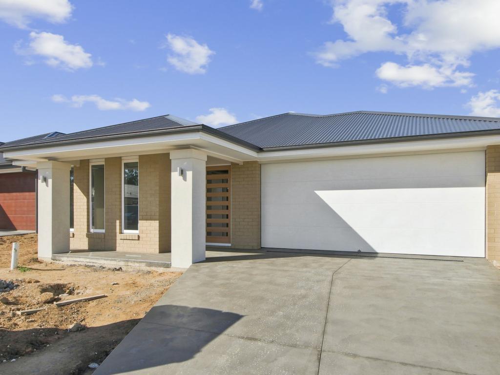 14 ROSE CT, EAST BAIRNSDALE, VIC 3875
