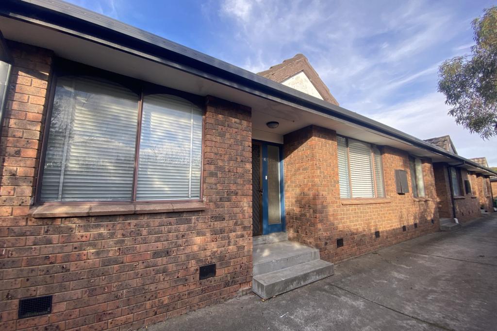 4/8 STOREY RD, RESERVOIR, VIC 3073
