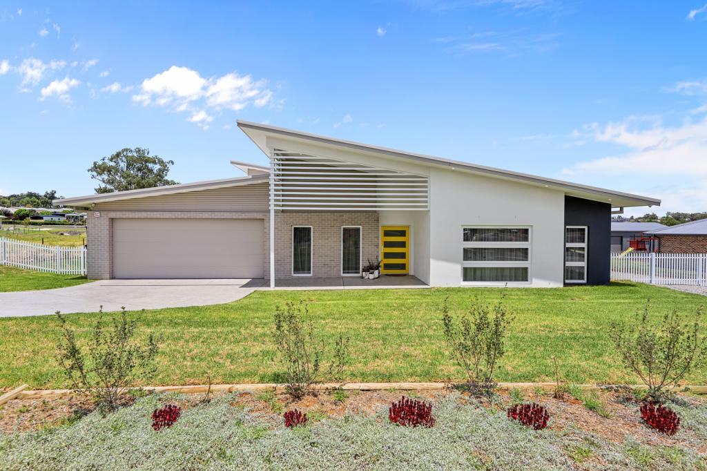 8 Potts Pde, Moore Creek, NSW 2340