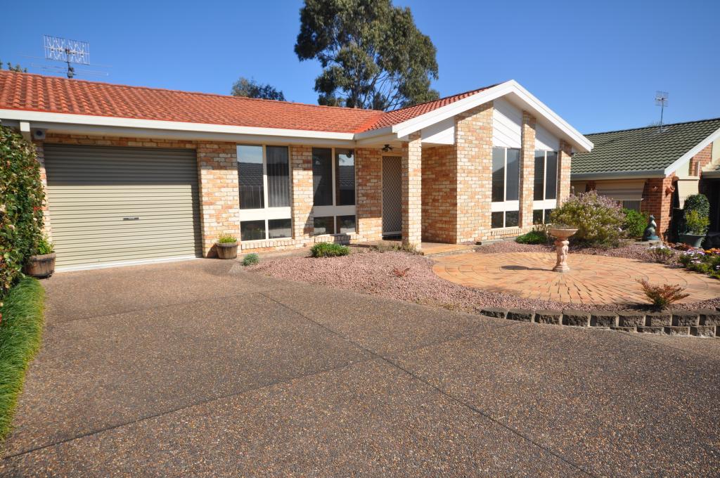 24 Storm Cres, Blue Haven, NSW 2262