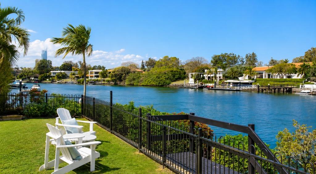 16 WALLABY PL, BUNDALL, QLD 4217