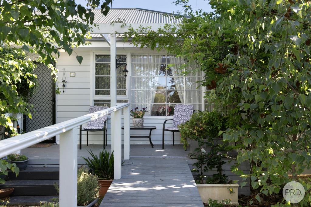 19 Hall St, Creswick, VIC 3363