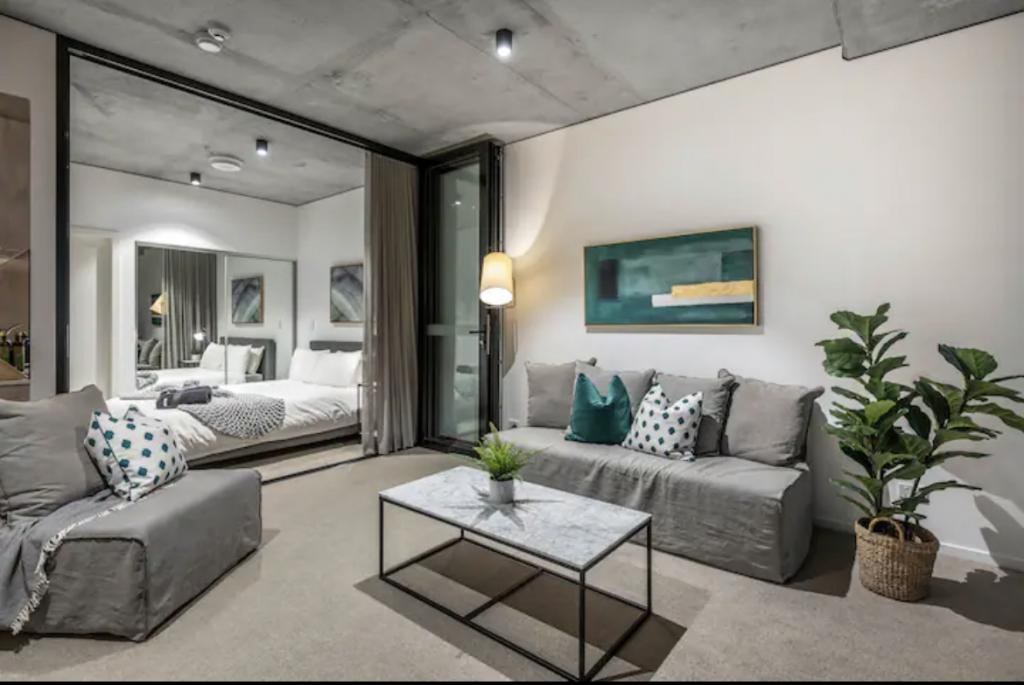 Ug14/17 The Causeway, Kingston, ACT 2604