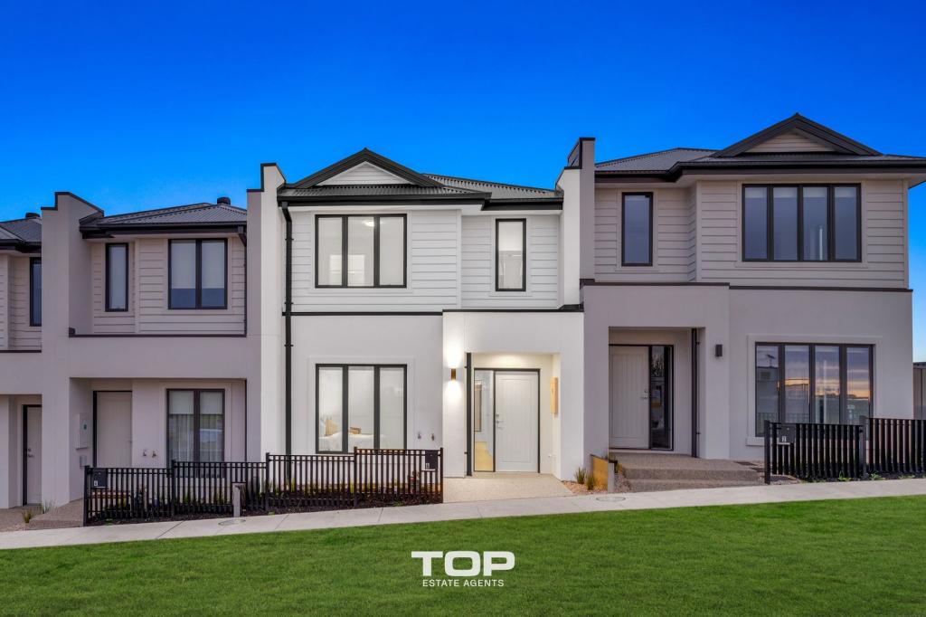 4 BONDI WALK, BERWICK, VIC 3806