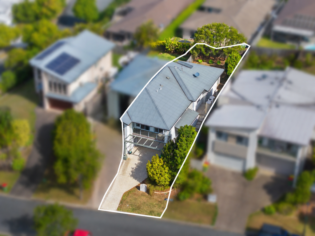 2/4 Joshua Pl, Oxenford, QLD 4210