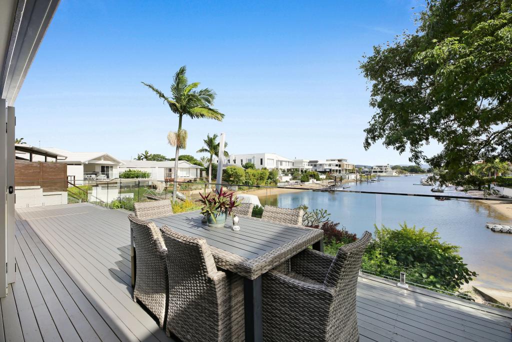 4 Peter Blondell Dr, Mermaid Waters, QLD 4218