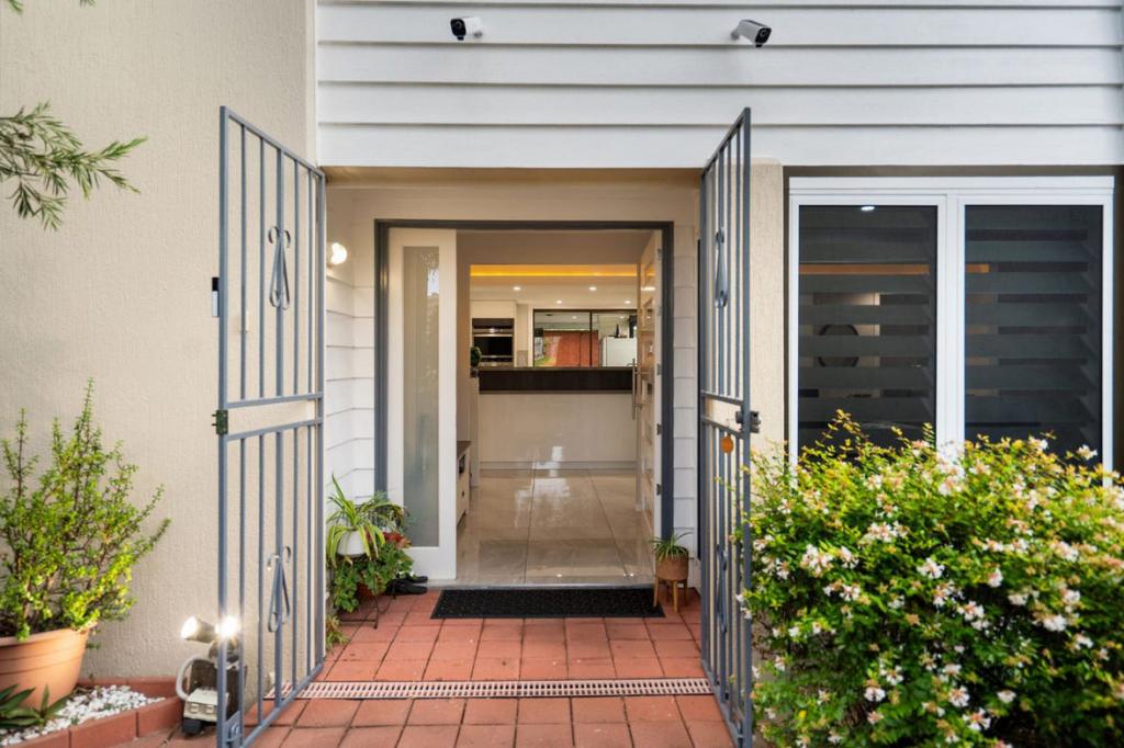 32 HAMERSLEY CCT, ALEXANDRA HILLS, QLD 4161