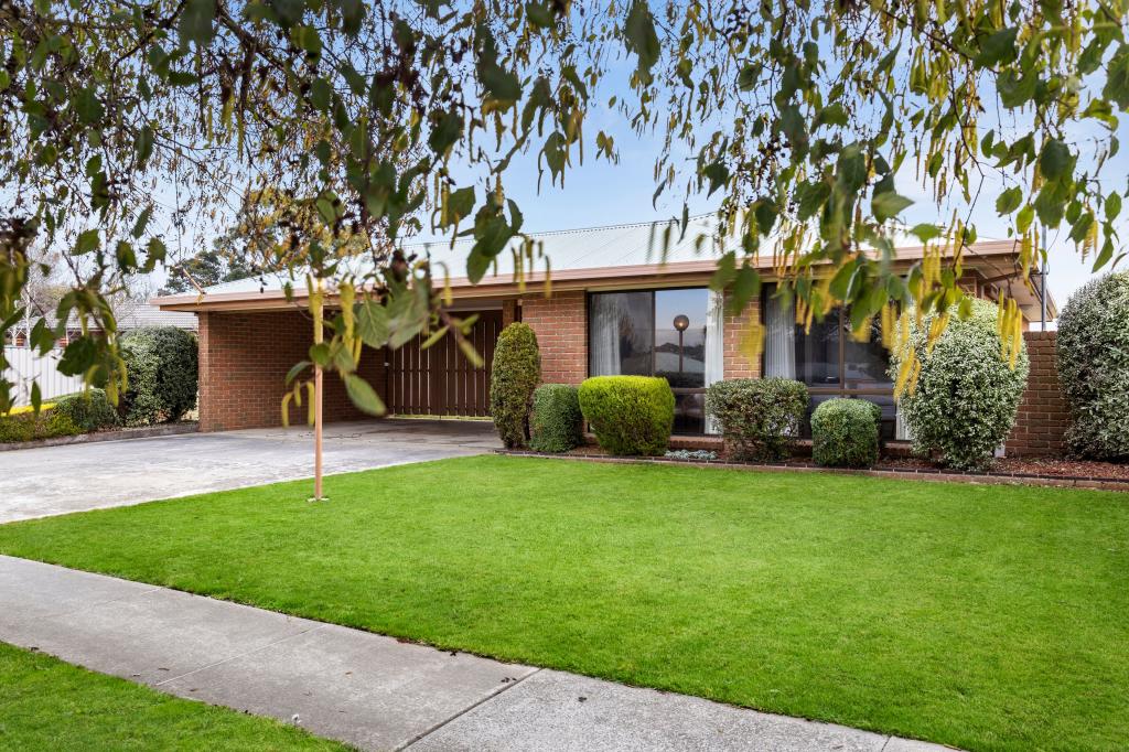 52 Caroline Chisholm Dr, Kyneton, VIC 3444