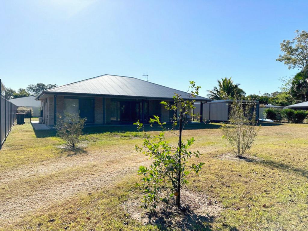 1a Coles Ct, Toogoom, QLD 4655