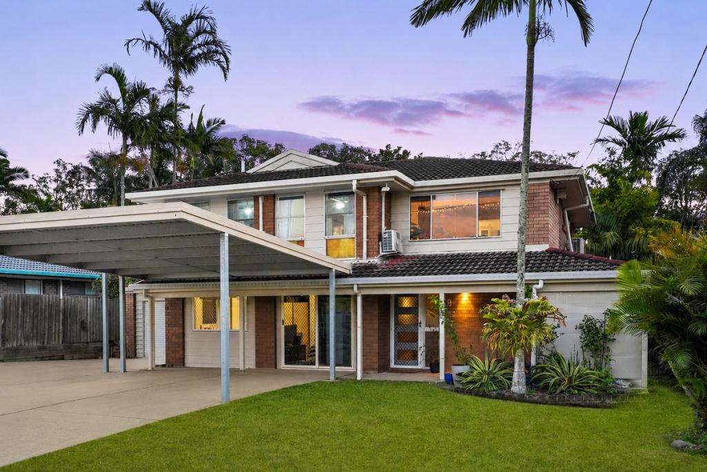 29 HULME ST, CLONTARF, QLD 4019