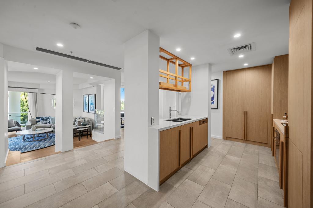 40/135 Seaworld Dr, Main Beach, QLD 4217