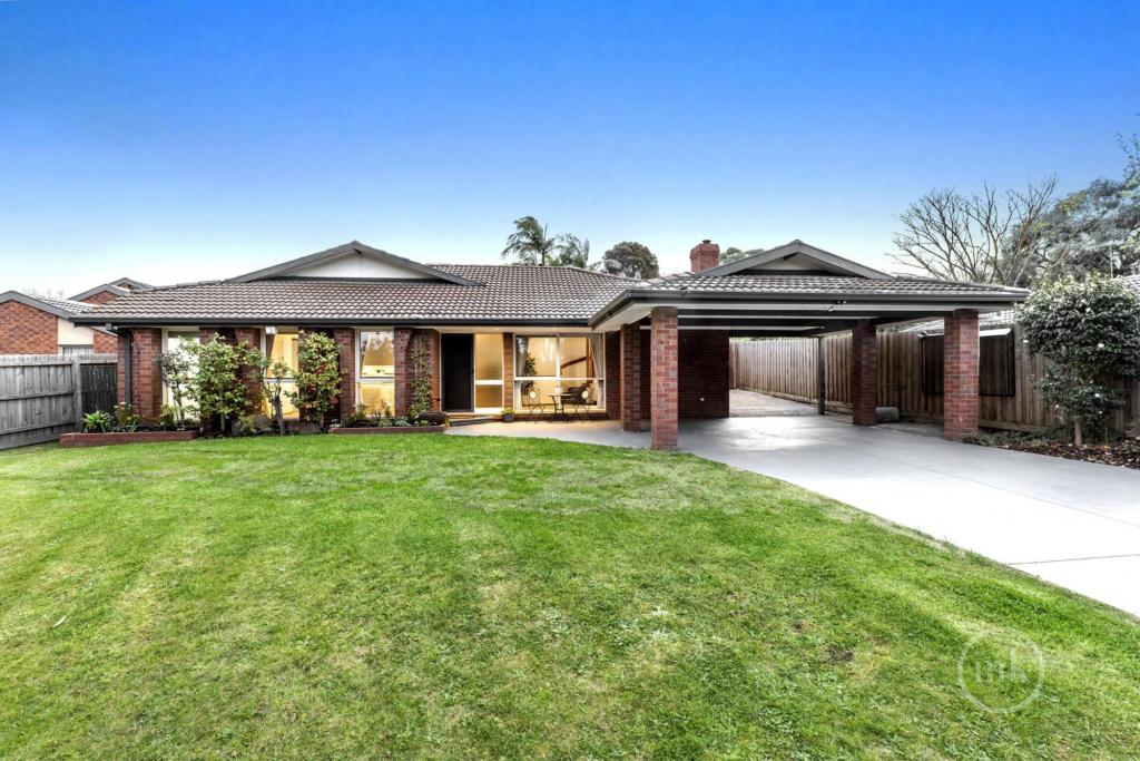 11 Jeanette Cl, St Helena, VIC 3088