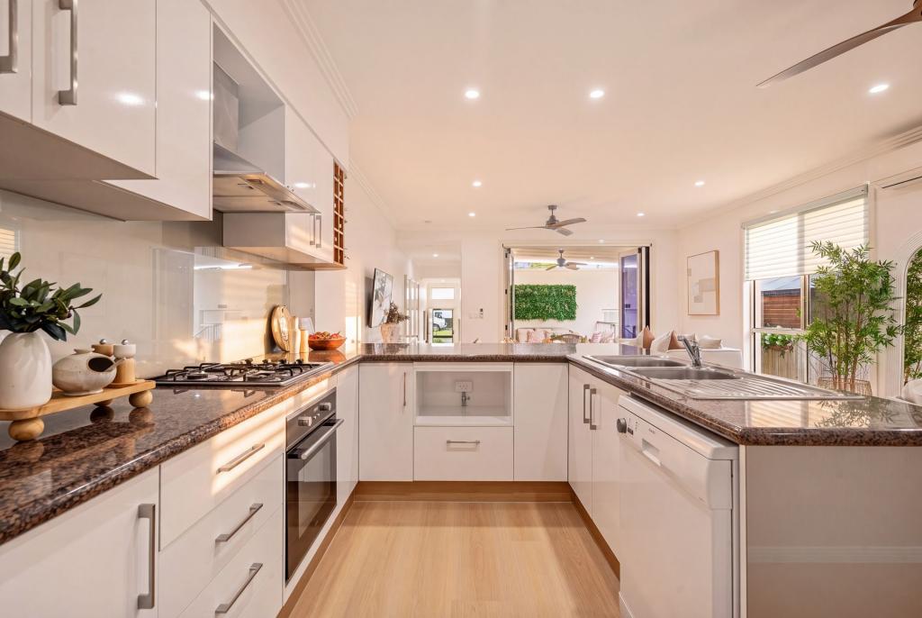 1/30 Abalone Ave, Paradise Point, QLD 4216