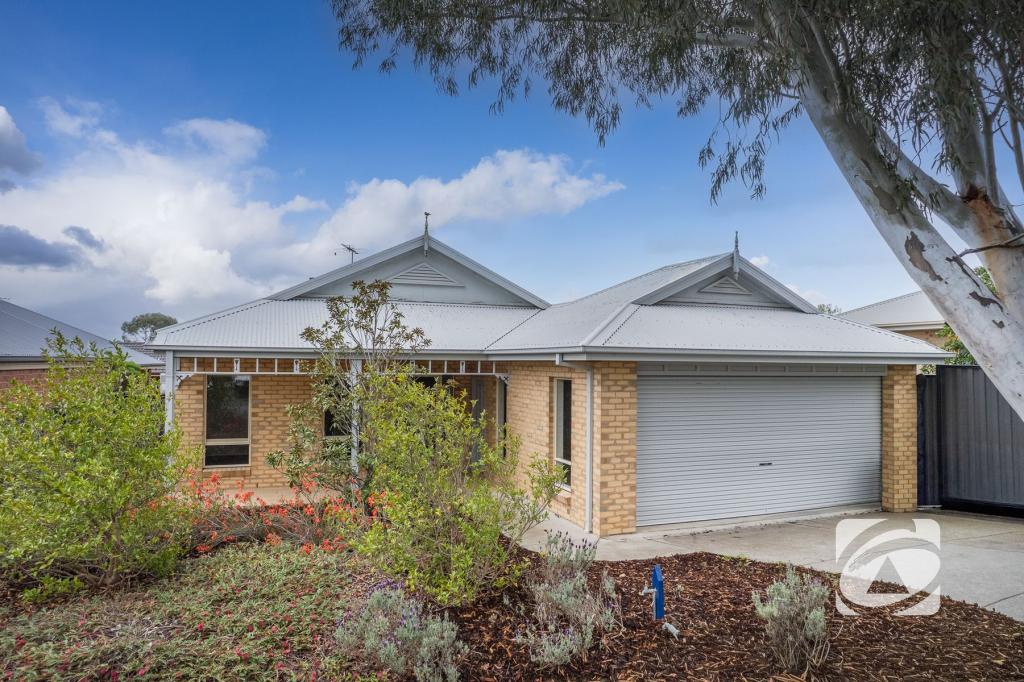 4 Killarney Cres, Pakenham, VIC 3810