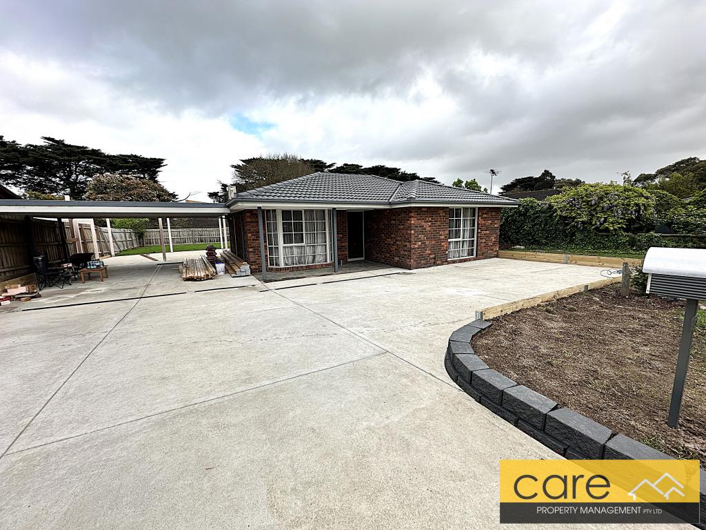 13 GIFFORD CL, BERWICK, VIC 3806