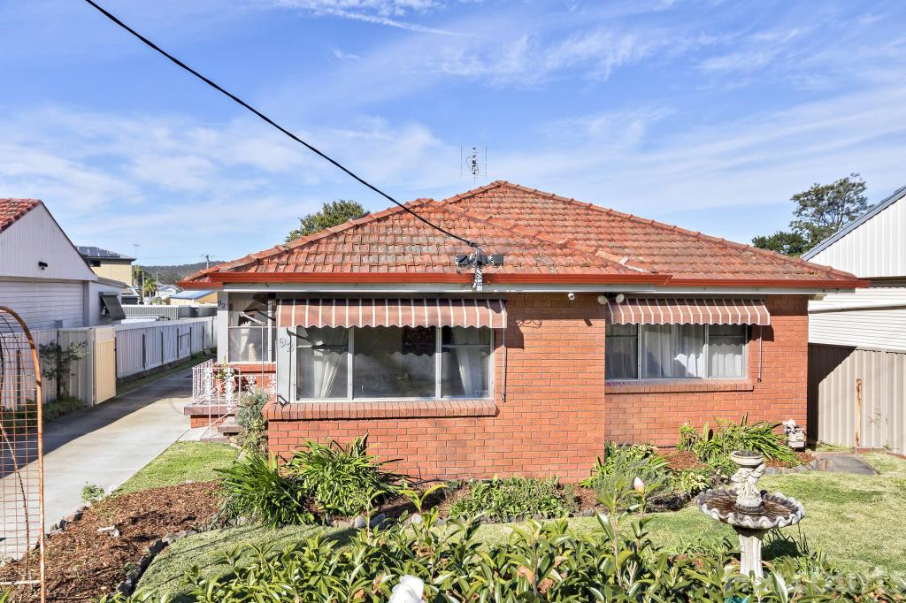 92 MEDCALF ST, WARNERS BAY, NSW 2282