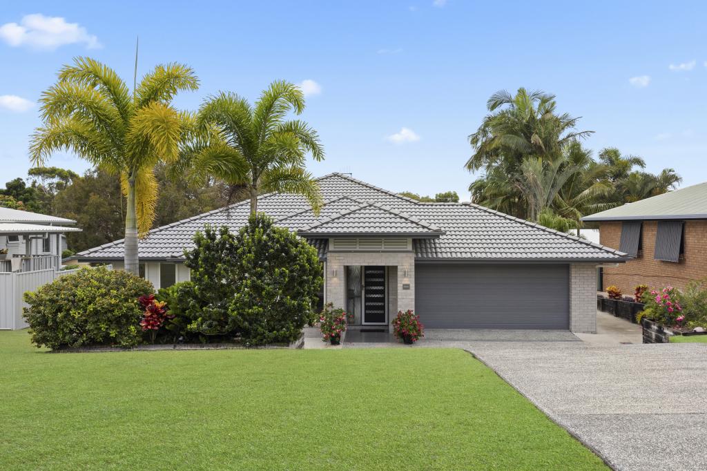 15 MANOOKA DR, RAINBOW BEACH, QLD 4581