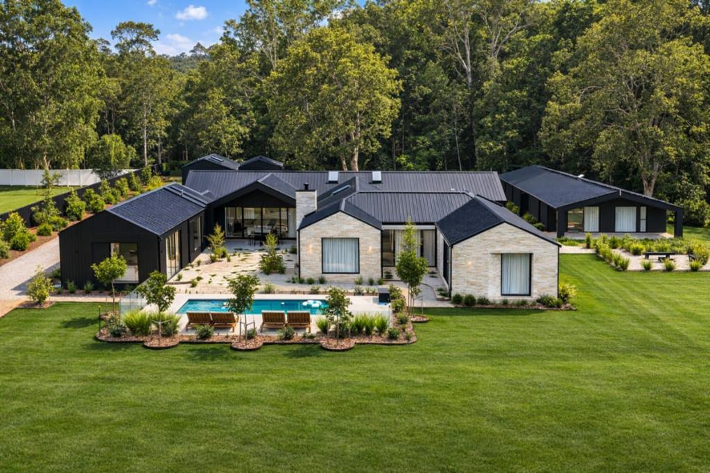 422 Tallebudgera Creek Rd, Tallebudgera Valley, QLD 4228