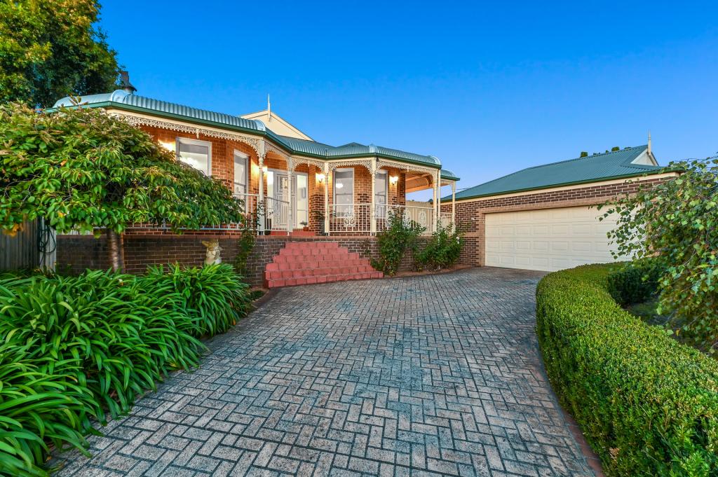 27 Edgbaston Cct, Berwick, VIC 3806