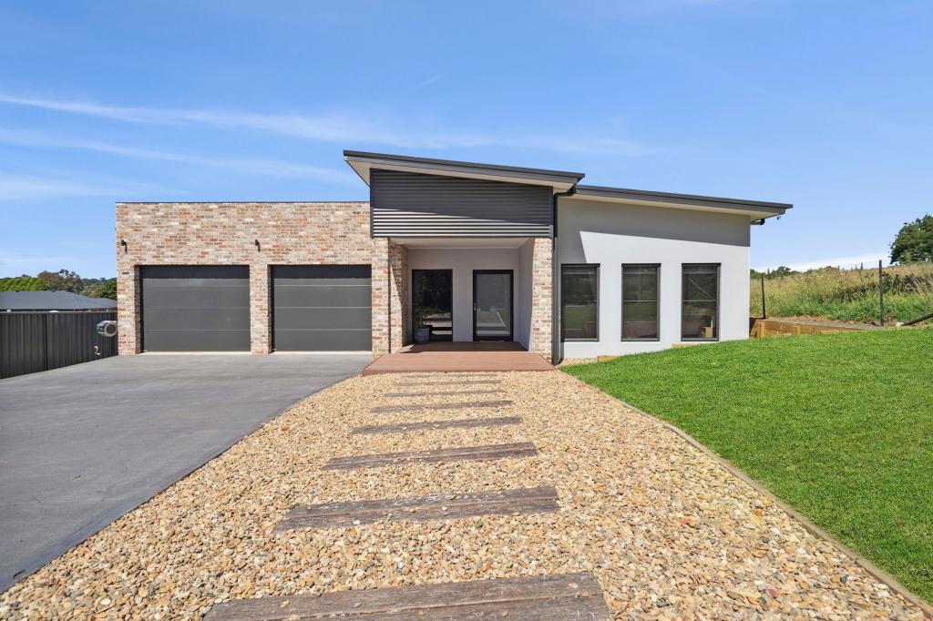 10e Holborow St, Crookwell, NSW 2583