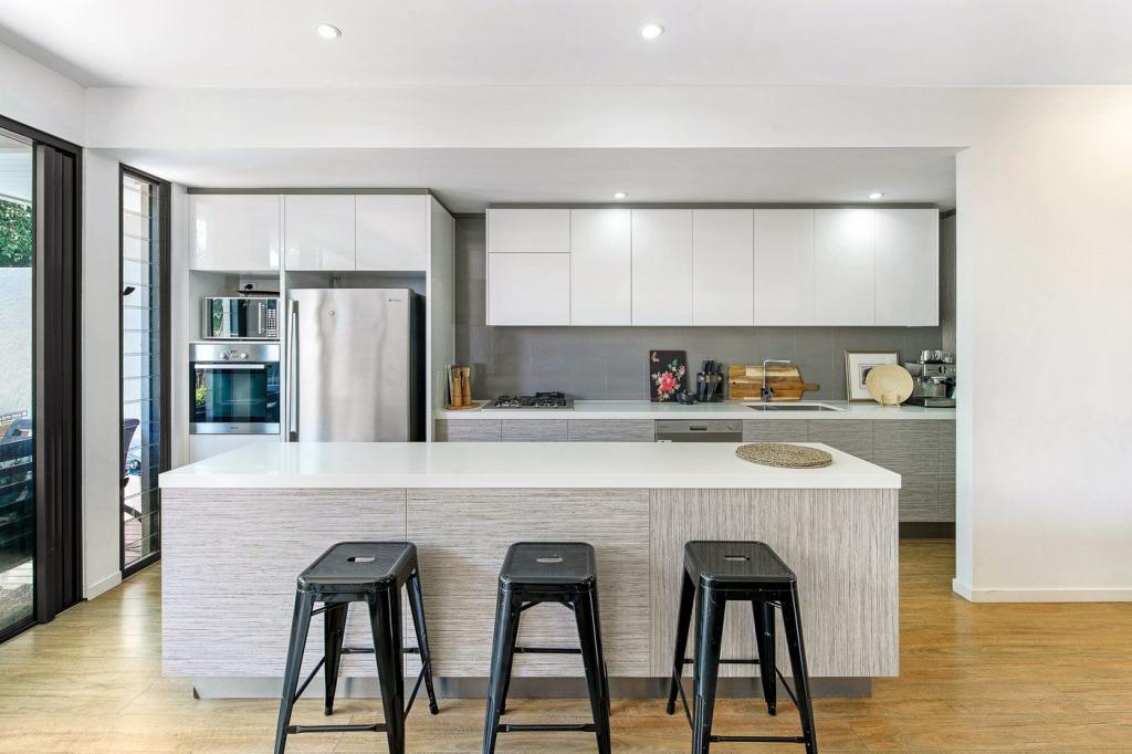 2/25 MUSCOVEY AVE, PARADISE POINT, QLD 4216