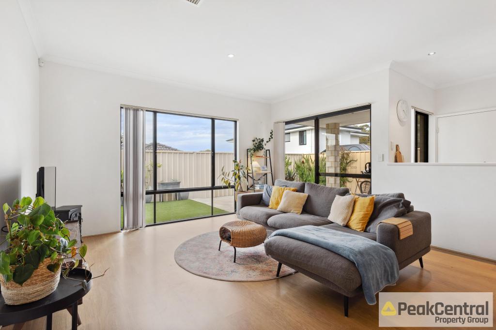 25 APIUM MEWS, LAKE COOGEE, WA 6166