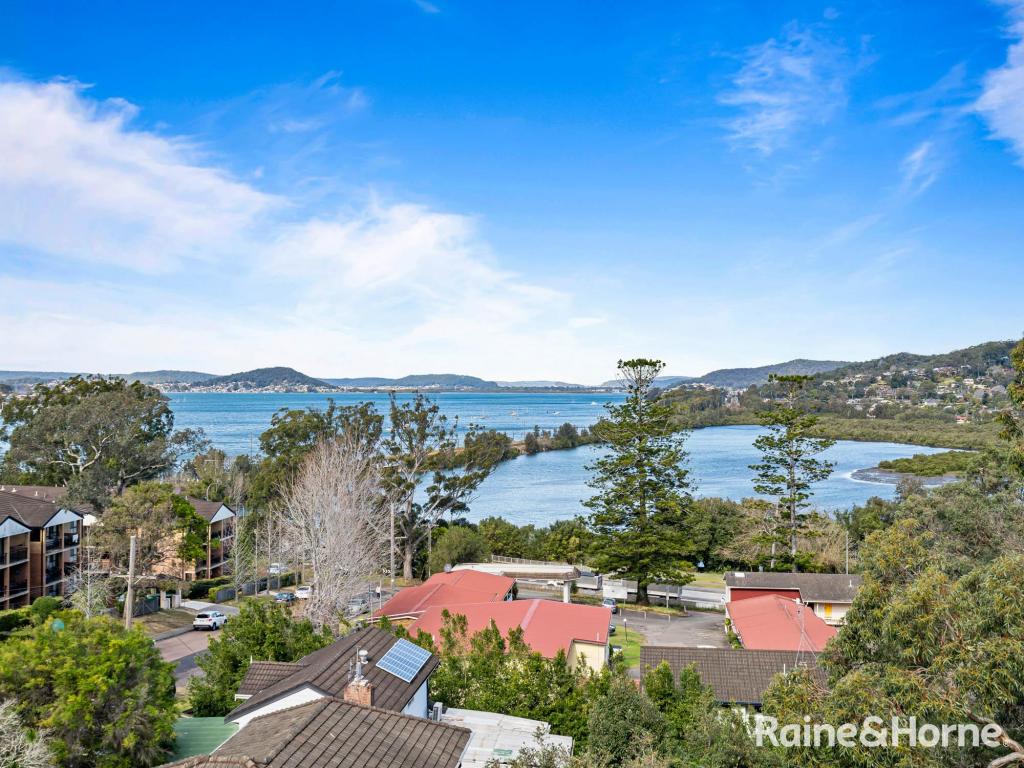 17/10-12 Batley St, West Gosford, NSW 2250