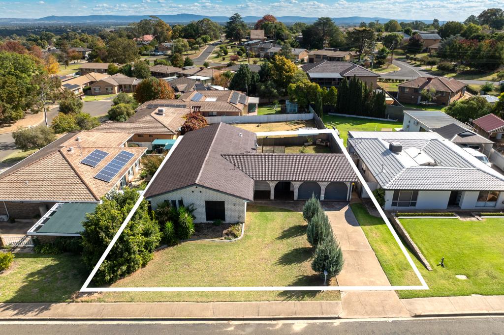 2 Yaldara Cres, Cowra, NSW 2794