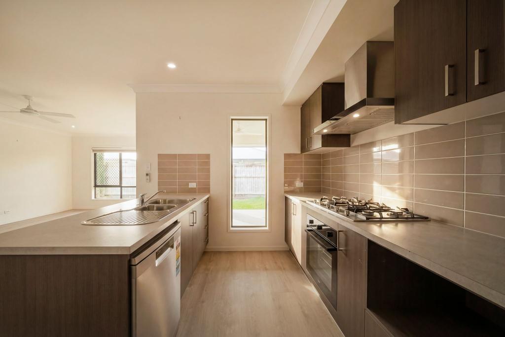 27 Tadorna St, Palmview, QLD 4553