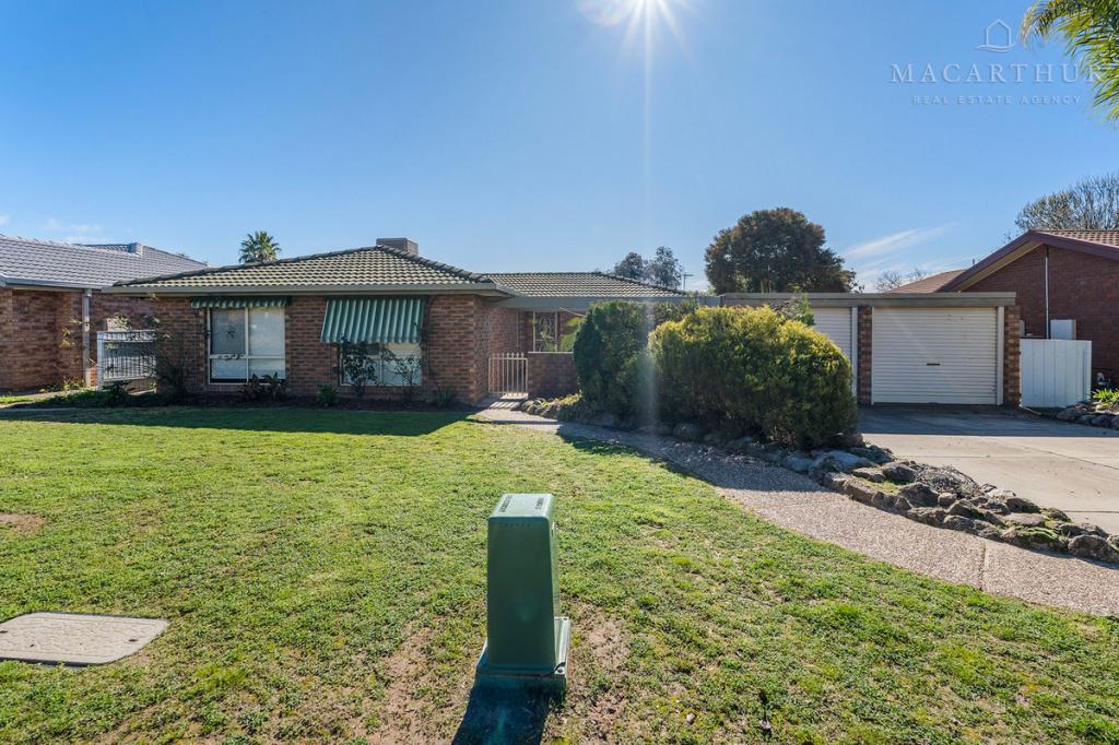 50 Balleroo Cres, Glenfield Park, NSW 2650