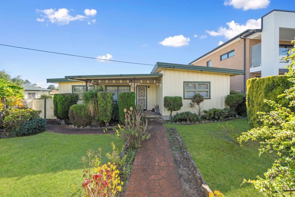 6 First Ave, Macquarie Fields, NSW 2564