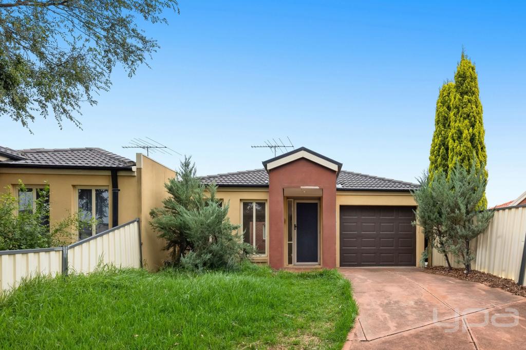 2/3 Balmoral Cl, Hillside, VIC 3037