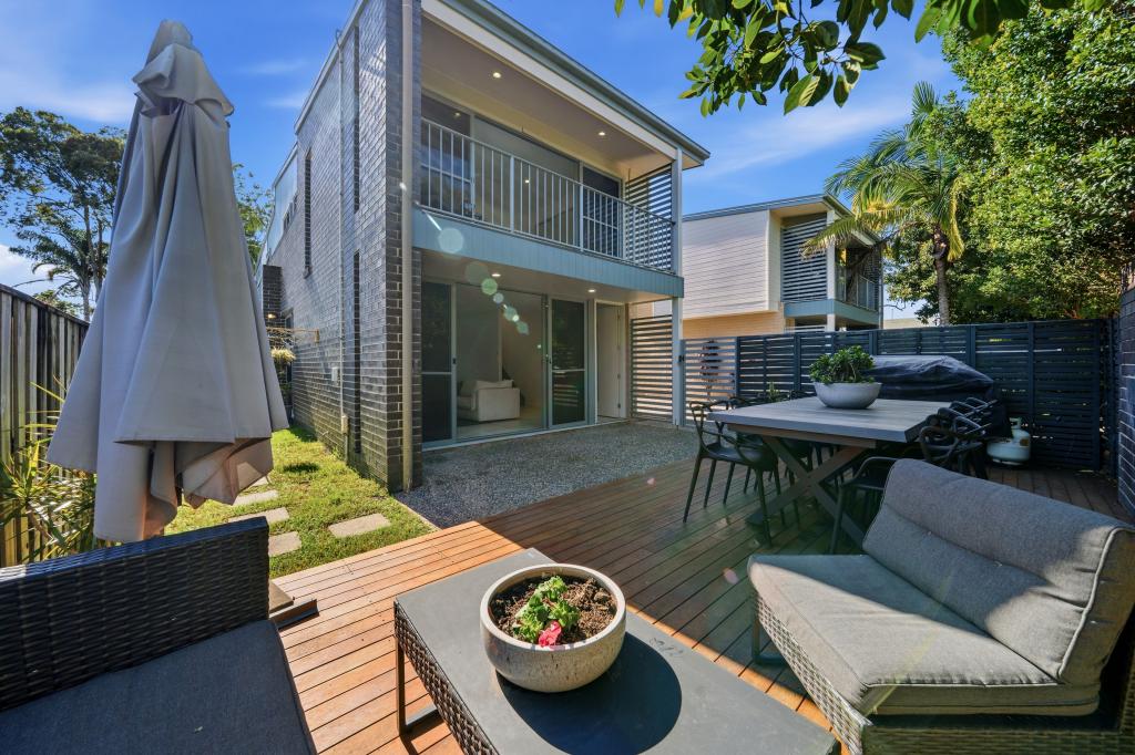2/39 Gordon St, Labrador, QLD 4215