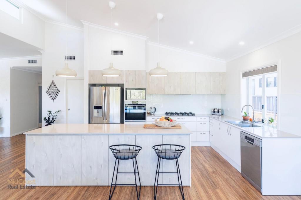 11 Reef Cct, Blueys Beach, NSW 2428