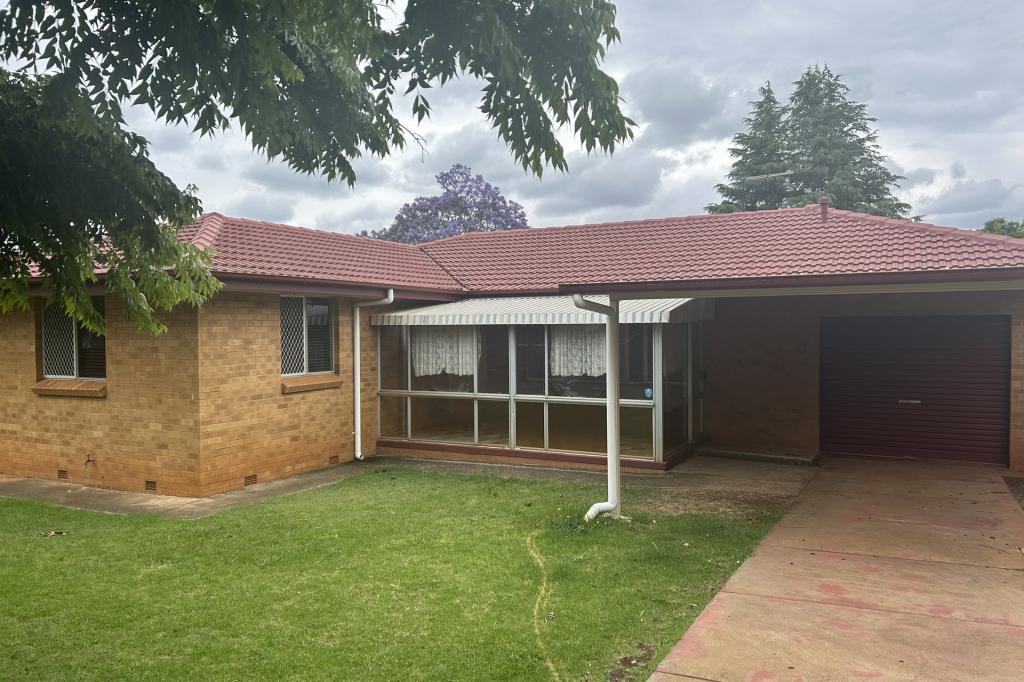 5 Farr St, Kearneys Spring, QLD 4350