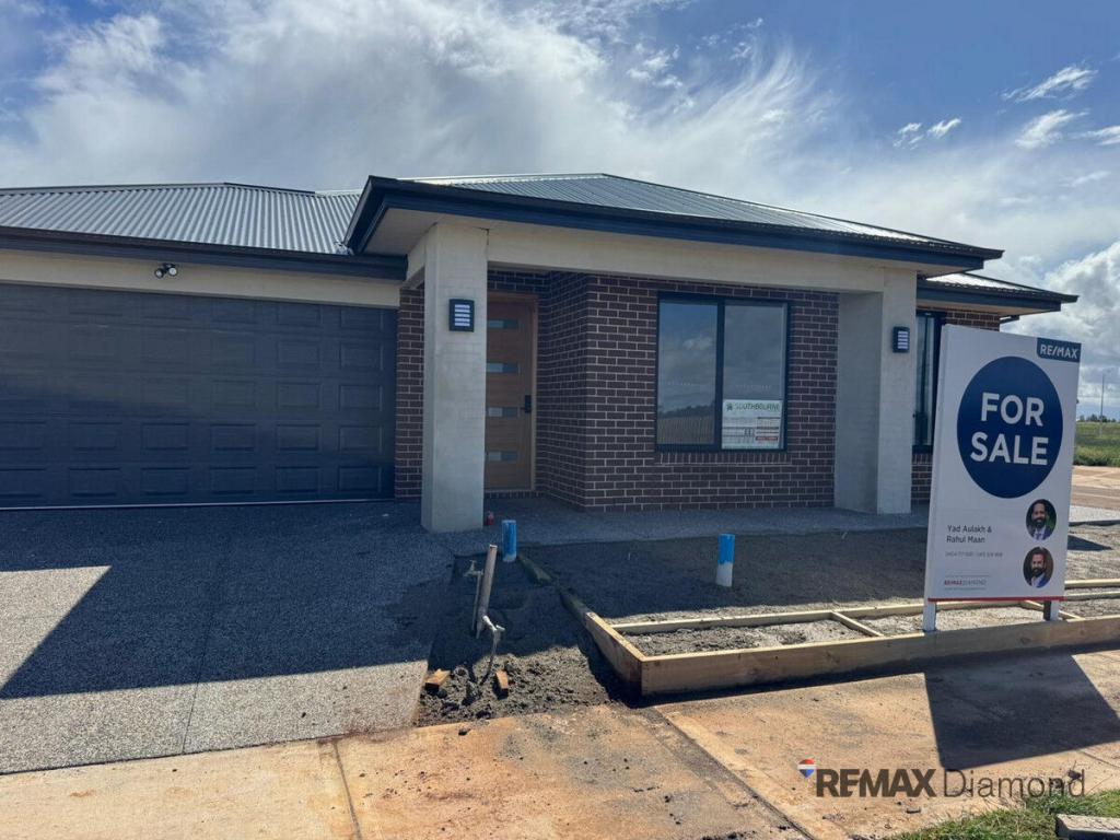 205 WHITECROSS DR, THORNHILL PARK, VIC 3335