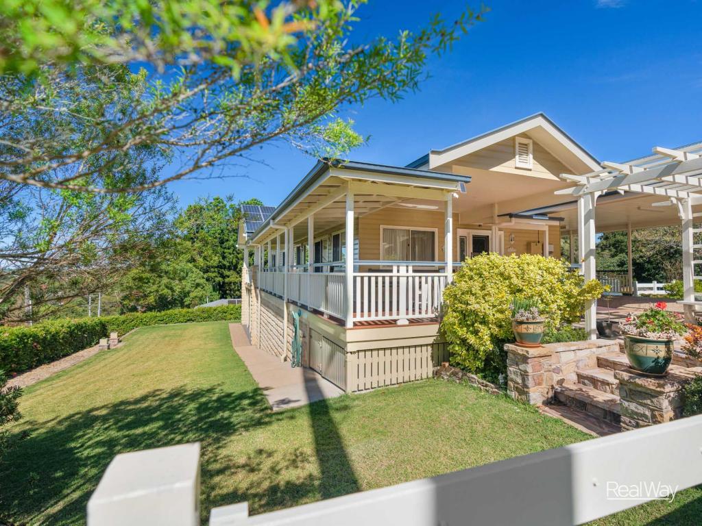4 Warana Ave, Mount Lofty, QLD 4350