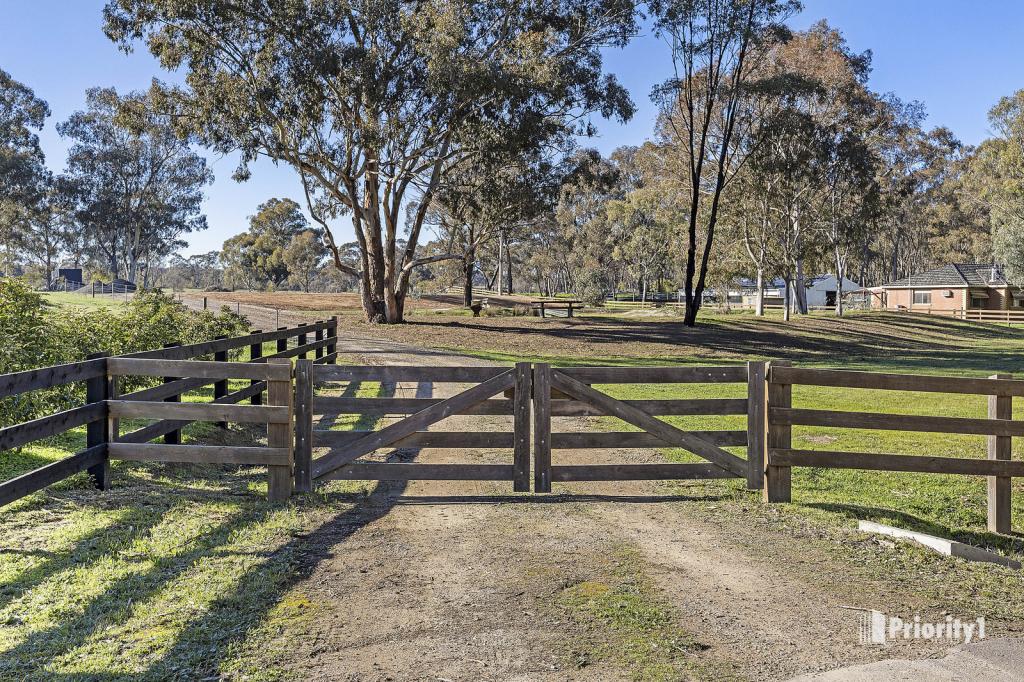 36 Racecourse Rd, Ascot, VIC 3551