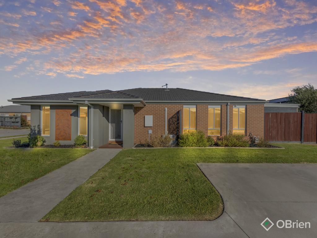 9 NEWCASTLE DR, OFFICER, VIC 3809