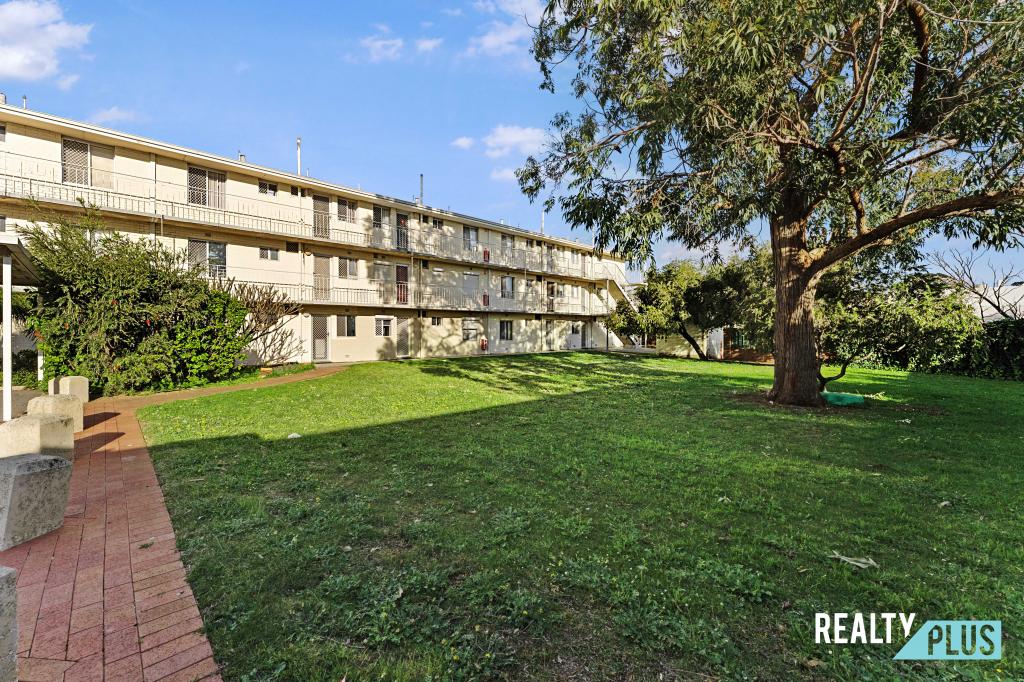 4/3 Burgundy Cres, Spearwood, WA 6163