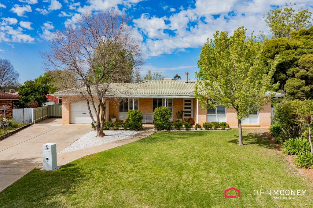 5 Toney Pl, Glenfield Park, NSW 2650