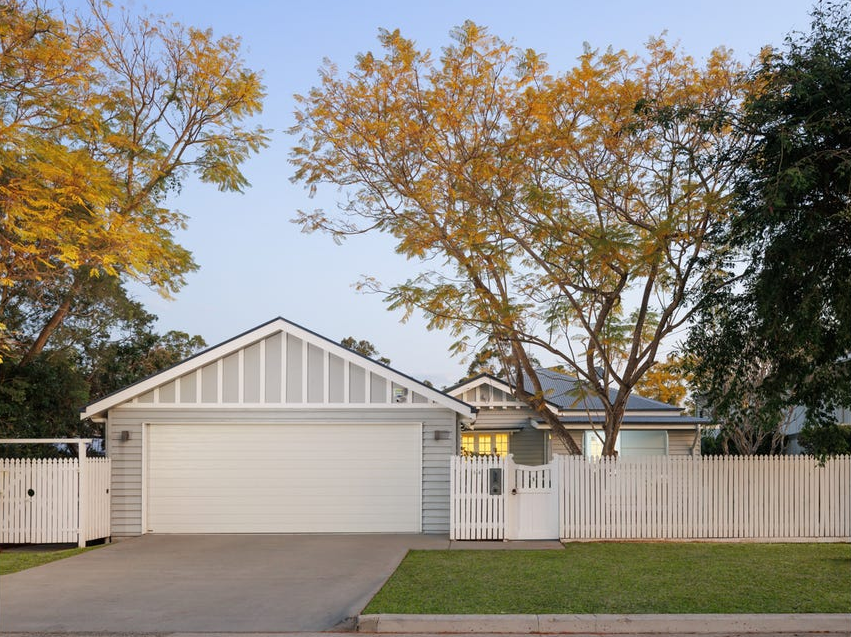 34 Burns Pde, Chapel Hill, QLD 4069